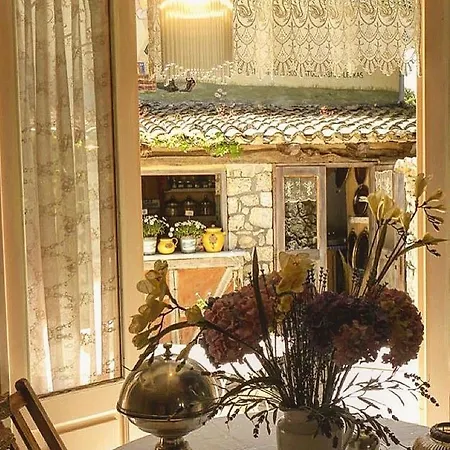 Pavezzo Country Retreat Ξενοδοχείο με διαμερίσματα 4*