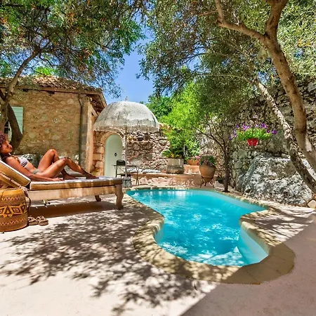 Pavezzo Country Retreat شقة فندقية