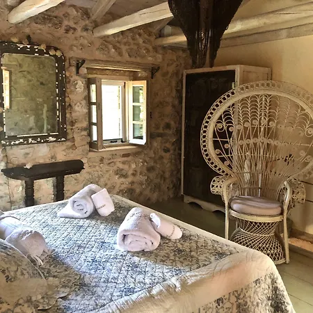 Ξενοδοχείο με διαμερίσματα Pavezzo Country Retreat 4*