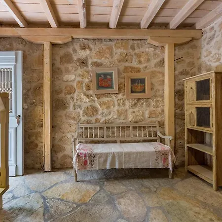 Pavezzo Country Retreat