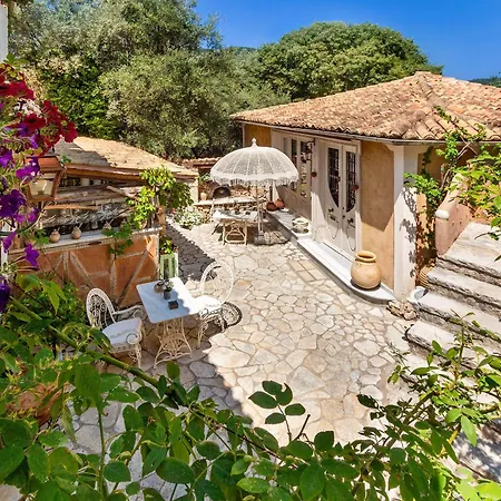 アパートホテル Pavezzo Country Retreat