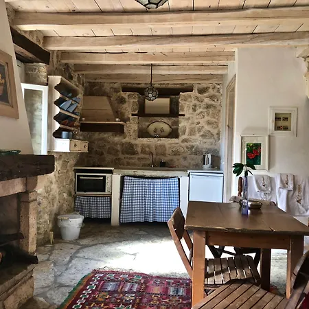 Pavezzo Country Retreat アパートホテル