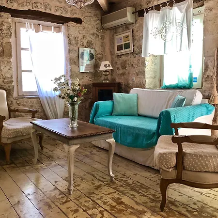 Pavezzo Country Retreat アパートホテル